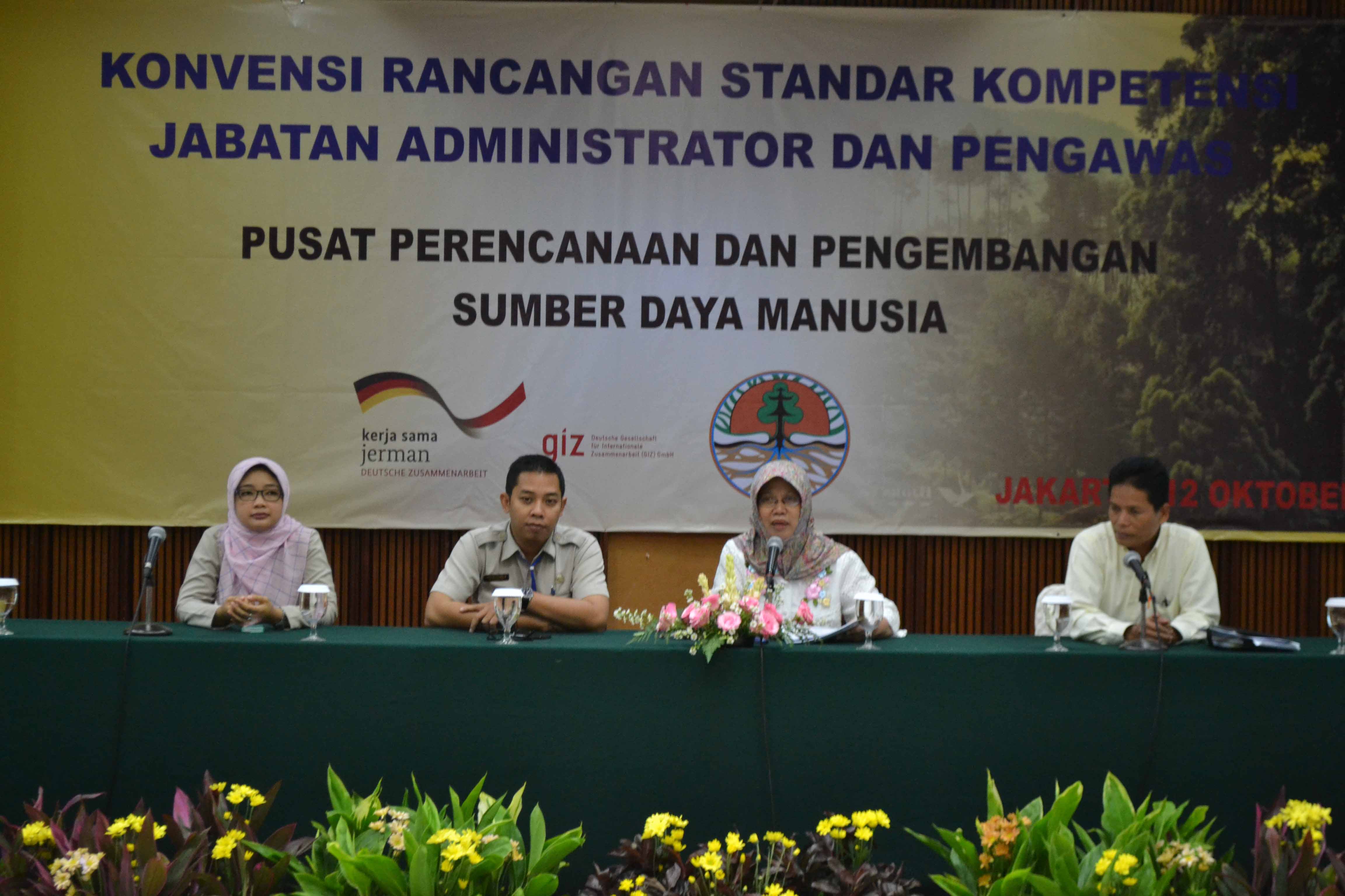 konsultasi publik standar Administrator dan Pengawas